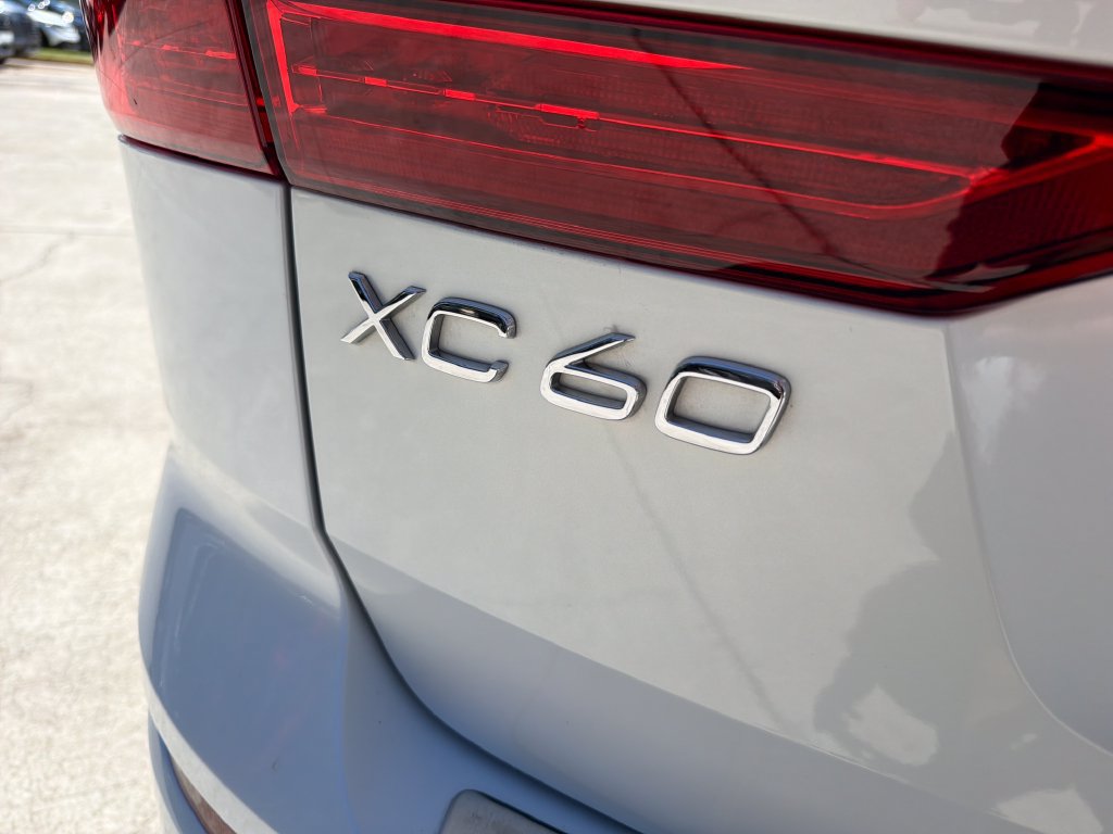 Used 2023 Volvo XC60 B5 Plus AWD/4WD image 10