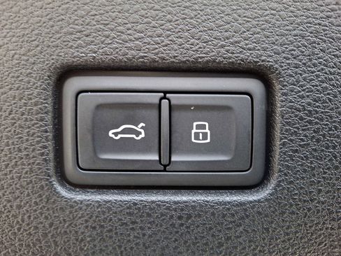 Used 2021 Audi Q8 Premium Plus image 29