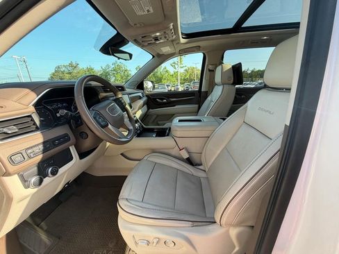 Used 2021 GMC Yukon Denali w/ Denali Premium Package RWD image 11