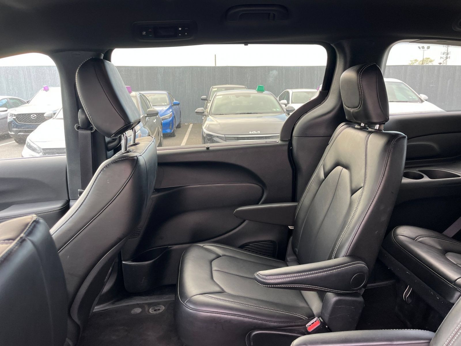 Used 2025 Chrysler Pacifica Select FWD image 41
