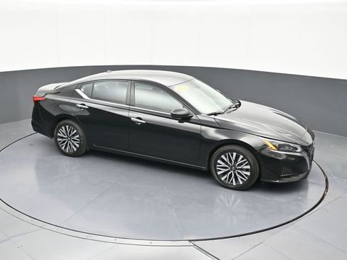 Used 2024 Nissan Altima 2.5 SV image 57