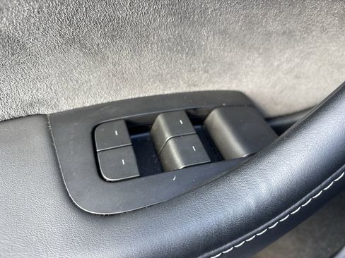 Used 2022 Tesla Model Y Performance image 18