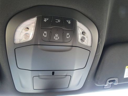 Used 2021 Chrysler Pacifica Touring AWD/4WD image 23