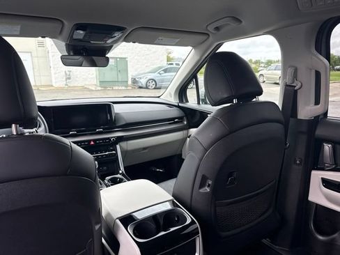 Used 2024 Kia Carnival EX FWD image 5