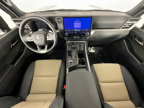 Used 2025 Lexus GX 550 image 10