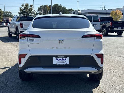 Certified 2024 Buick Envista Preferred w/ Advanced Safety Package image 9