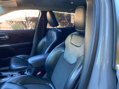 Used 2020 Jeep Cherokee Latitude Plus FWD image 28