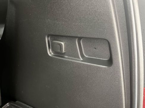 Certified 2023 GMC Acadia SLE w/ Driver Convenience Package AWD/4WD image 4