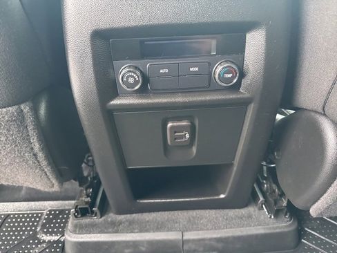 Used 2023 Chevrolet Traverse LT image 33