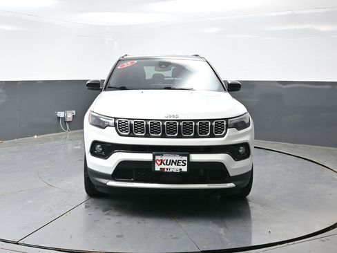 Used 2025 Jeep Compass Limited AWD/4WD image 7