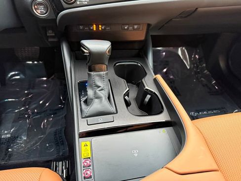 Certified 2024 Lexus ES 350 w/ Premium Package image 17