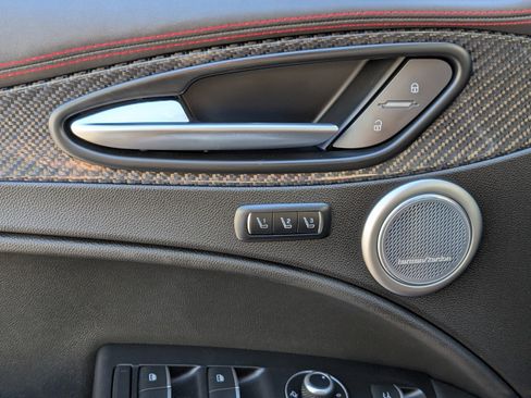 Used 2023 Alfa Romeo Stelvio Estrema image 35