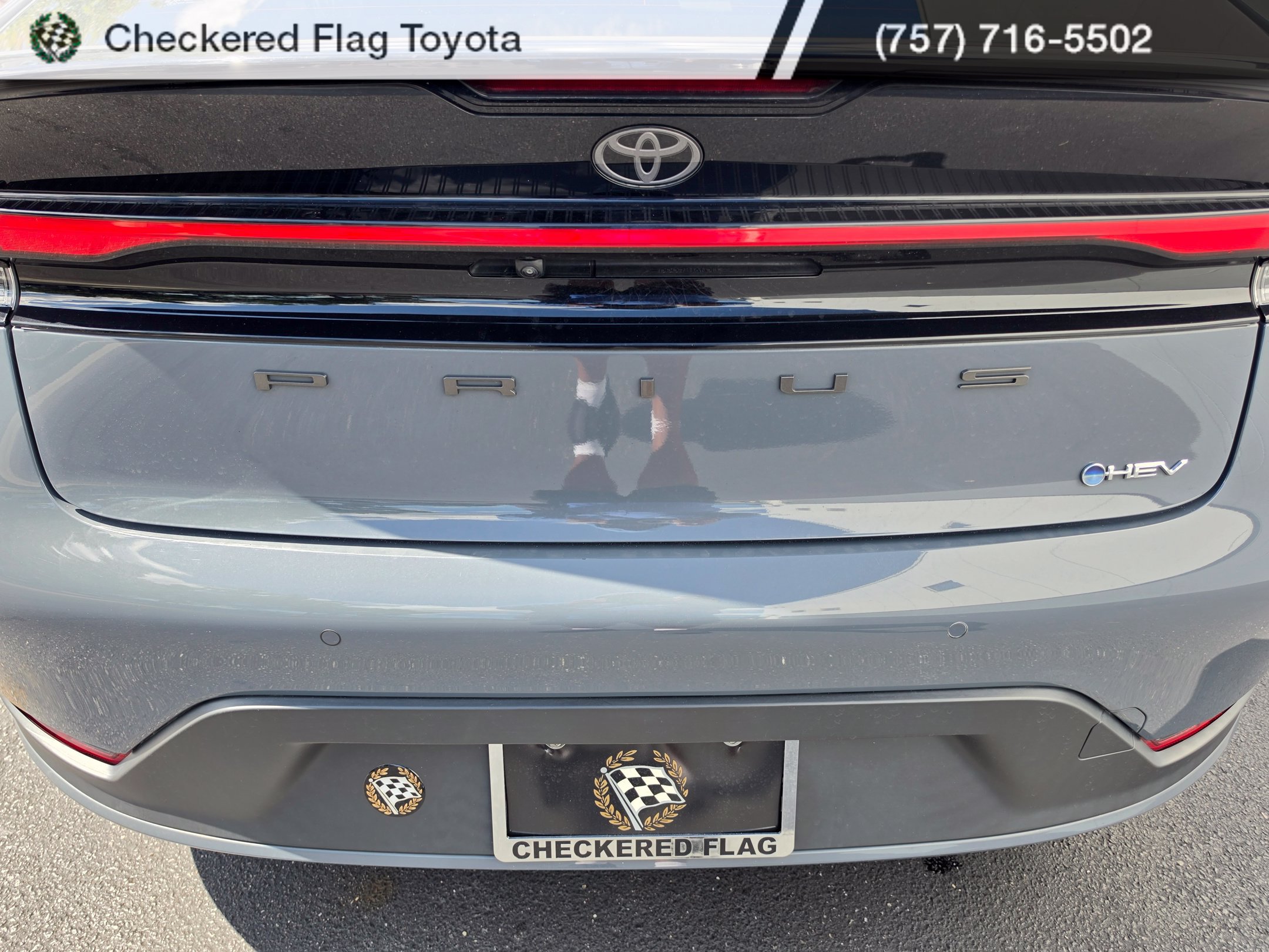 Used 2023 Toyota Prius LE FWD image 13