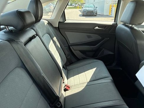 Used 2025 Volkswagen Jetta SE FWD image 23
