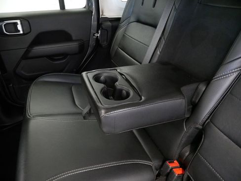 Certified 2022 Jeep Wrangler Unlimited Sahara w/ Cold Weather Group image 12