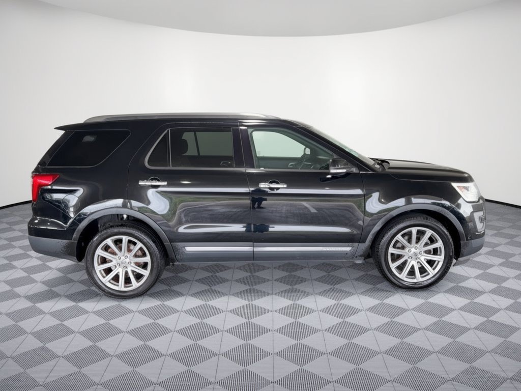 Used 2016 Ford Explorer Limited w/ Equipment Group 301A AWD/4WD image 6