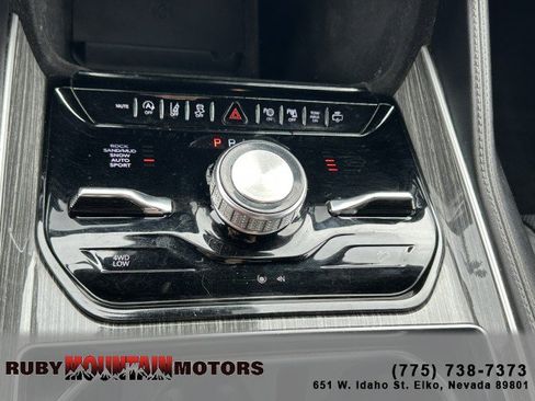 Used 2022 Jeep Wagoneer Series III w/ Convenience Group I AWD/4WD image 17