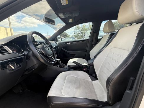 Used 2015 Volkswagen Jetta Sport image 10