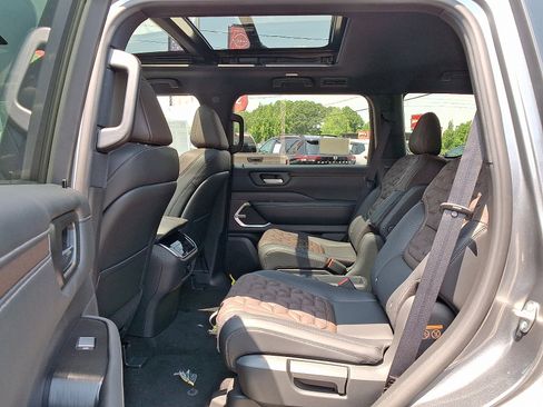 New 2025 Nissan Armada Platinum w/ Convenience Package image 6