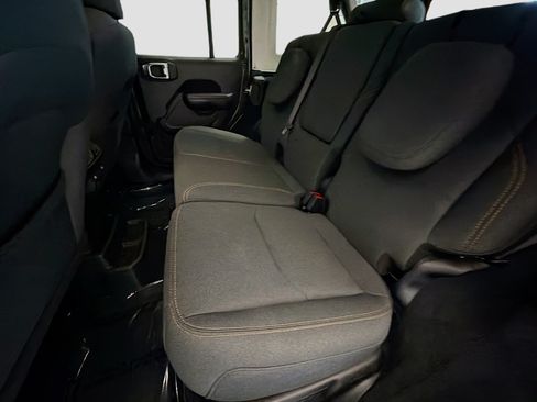 Used 2024 Jeep Wrangler Unlimited AWD/4WD image 13