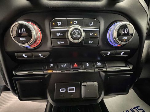 Used 2019 GMC Sierra 1500 Elevation w/ Elevation Value Package AWD/4WD image 16