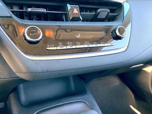 Used 2020 Toyota Corolla LE image 31