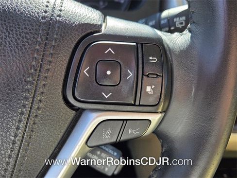 Used 2019 Toyota Highlander XLE image 30