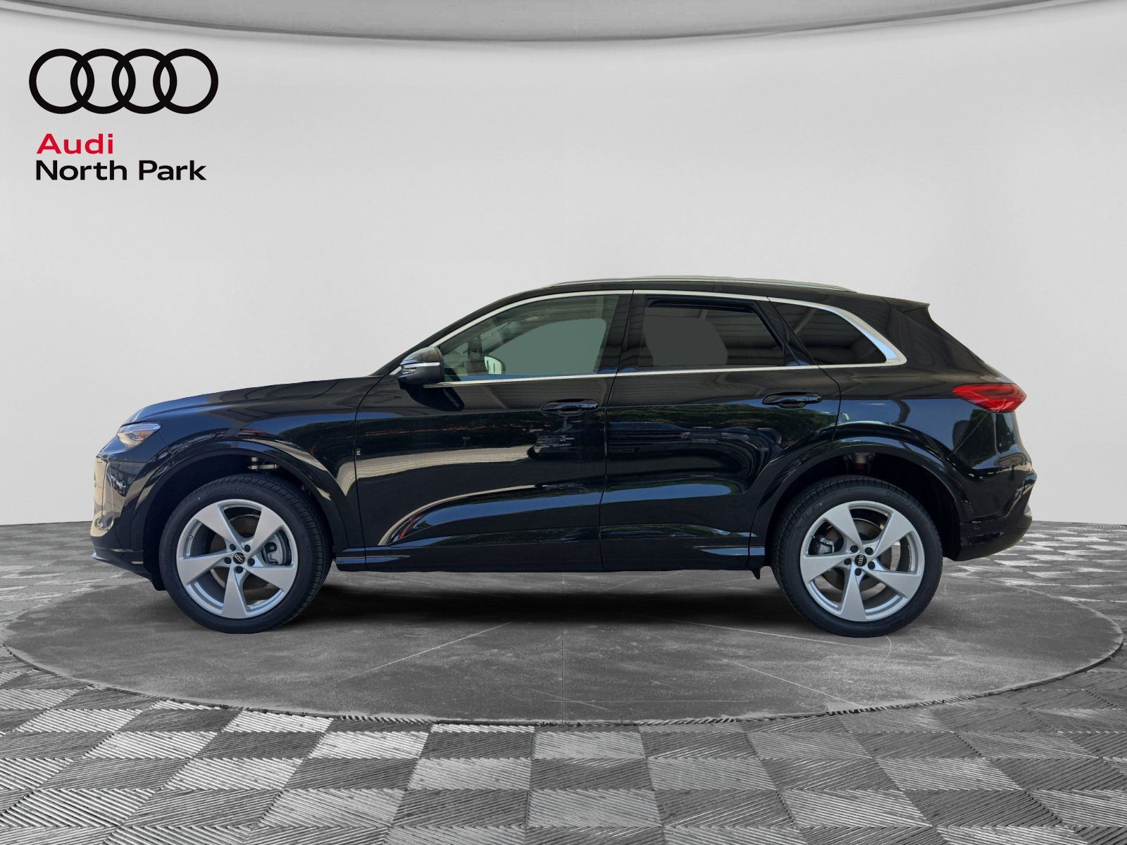 New 2026 Audi Q5 Premium Plus AWD/4WD image 2