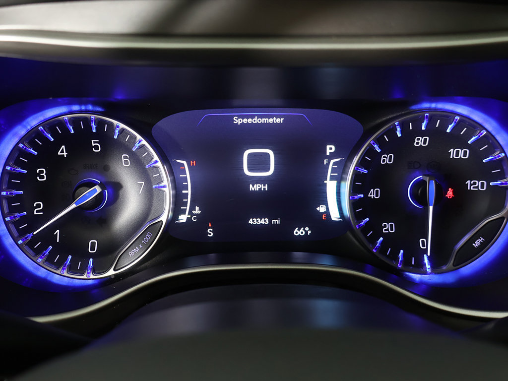 Used 2023 Chrysler Pacifica Touring-L FWD image 40