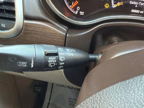 Used 2015 Jeep Grand Cherokee Overland w/ Advanced Technology Group AWD/4WD image 13