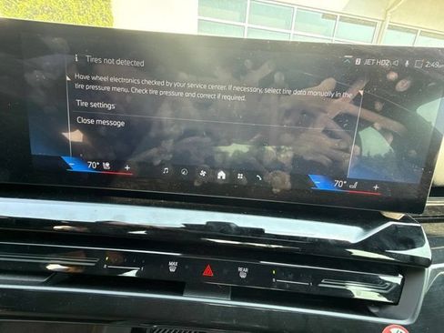 Used 2026 BMW 530i xDrive AWD/4WD image 8