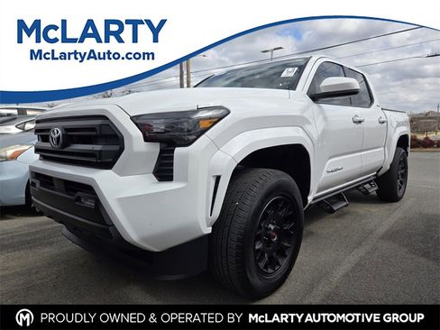 Used 2025 Toyota Tacoma SR5 image 1
