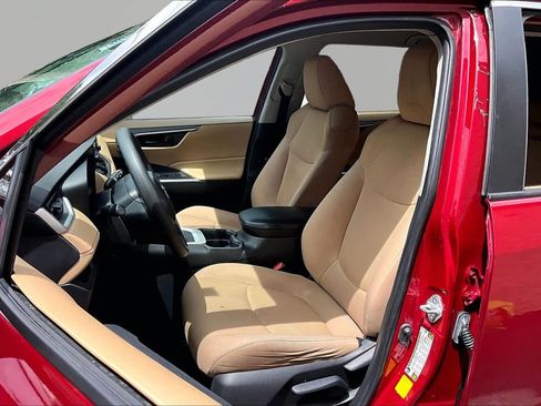 Used 2019 Toyota RAV4 LE FWD image 8