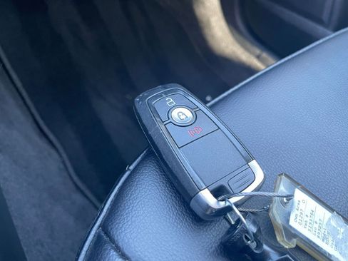 Used 2024 Ford Edge SEL image 21