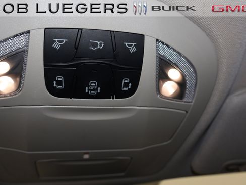 Used 2023 Chrysler Pacifica Touring-L image 25