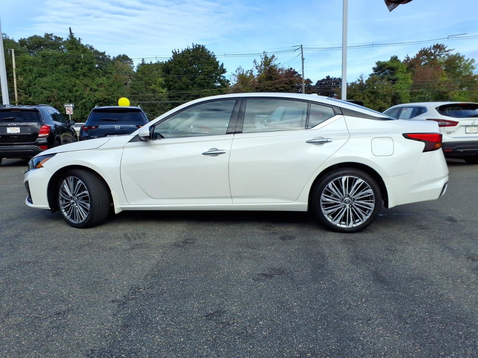 Used 2024 Nissan Altima 2.5 SL AWD/4WD image 8