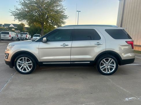 Used 2017 Ford Explorer Limited w/ Equipment Group 301A FWD image 8