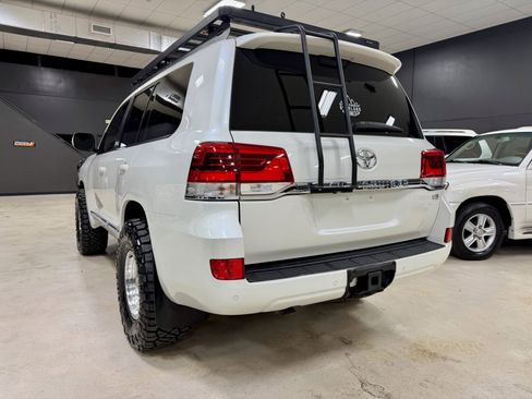 Used 2017 Toyota Land Cruiser image 15