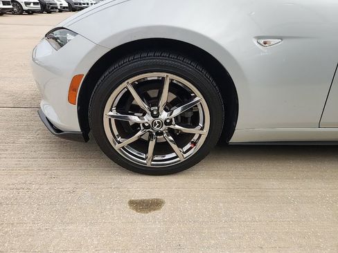 Used 2017 MAZDA MX-5 Miata RF Club RWD image 4