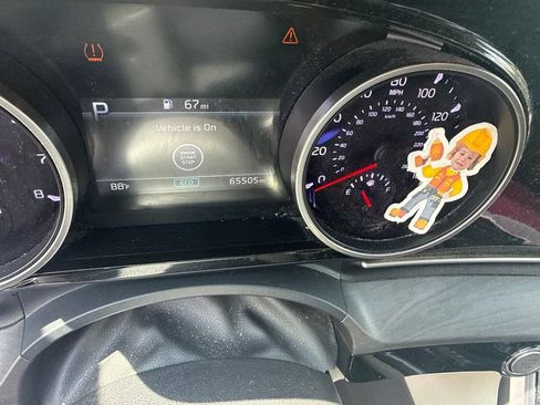 Used 2023 Kia Carnival EX FWD image 6