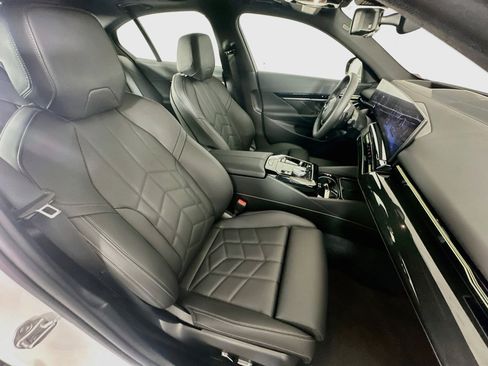 Used 2024 BMW 530i w/ Premium Package RWD image 32