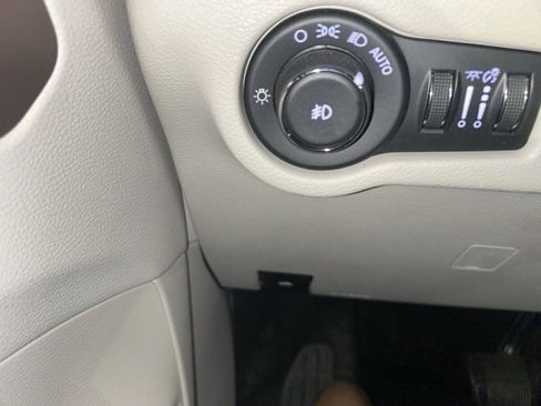 Used 2018 Chrysler Pacifica Touring-L Plus image 21