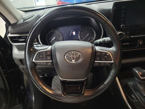 Used 2020 Toyota Highlander XLE image 24