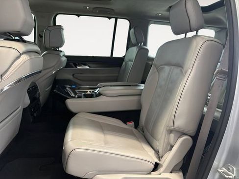 Used 2023 Jeep Grand Wagoneer Series II image 11