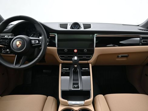 Used 2026 Porsche Macan AWD/4WD image 9