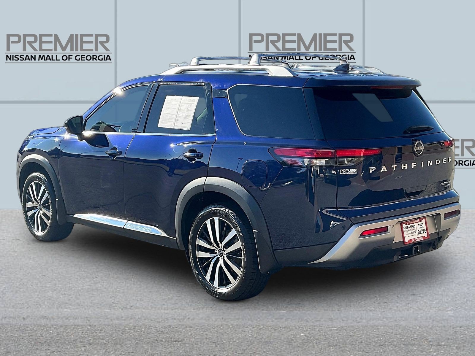 Certified 2023 Nissan Pathfinder Platinum w/ Cargo Package AWD/4WD image 5