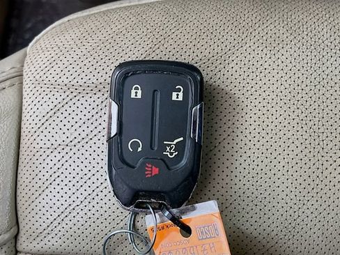 Used 2017 GMC Acadia Denali w/ Technology Package AWD/4WD image 33
