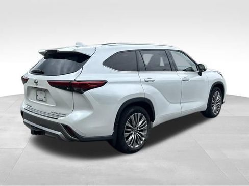 Used 2022 Toyota Highlander Platinum AWD/4WD image 5