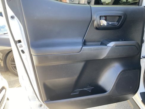 Used 2020 Toyota Tacoma TRD Sport w/ Technology Package RWD image 16