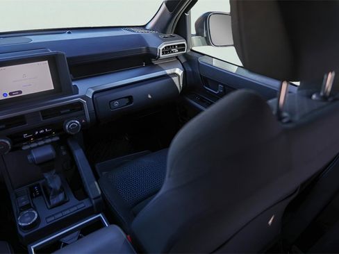 Used 2025 Toyota 4Runner SR5 image 31